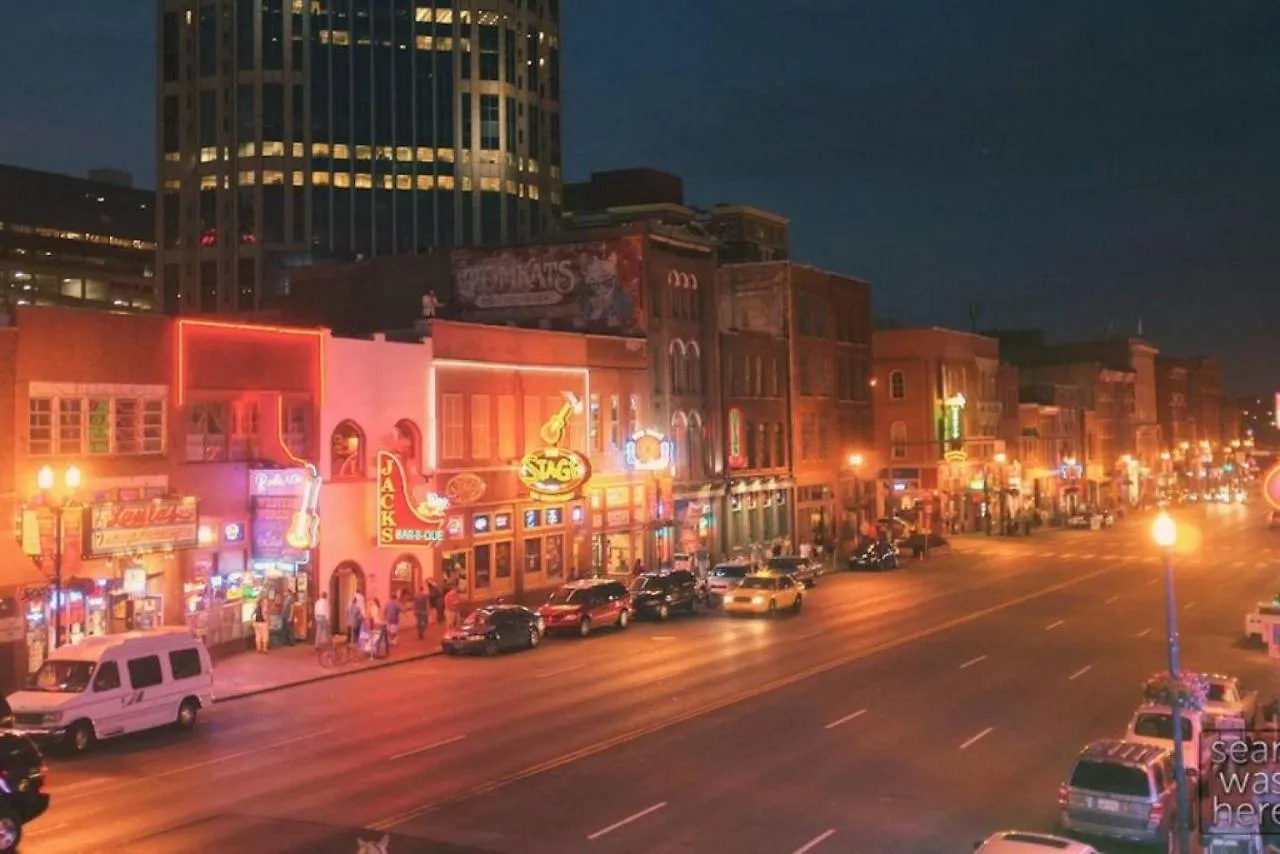 Apartment 4 Beds Walk To Downtown Nashville Pool And Parking