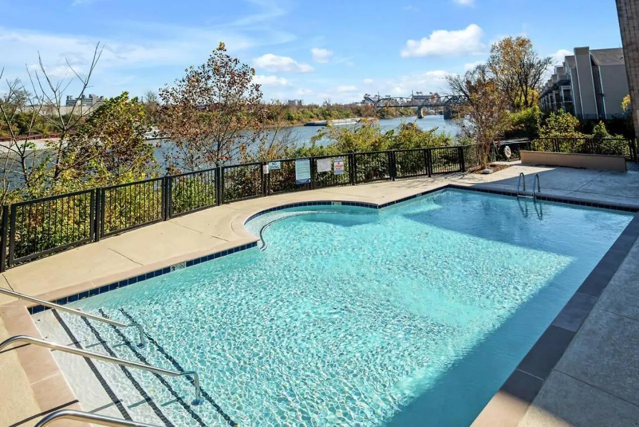 4 Beds Walk To Downtown Nashville Pool And Parking Apartment